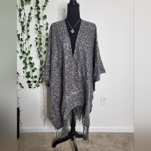 💚HP💚Woolrich Leopard Animal Print Super Soft Fleecy Open Fringe Ruana Shawl